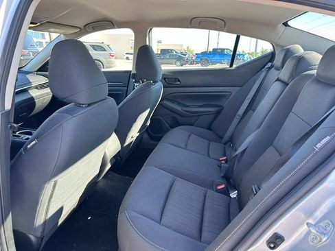 Used 2024 Nissan Altima 2.5 SV FWD image 12