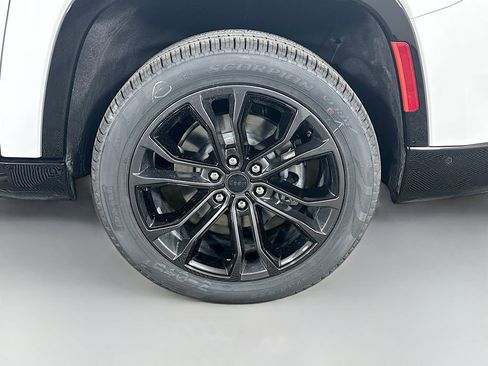 New 2026 Jeep Grand Wagoneer L Summit image 17