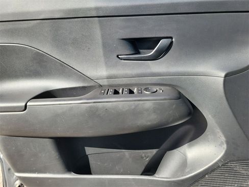 Used 2024 Hyundai Kona SEL image 15