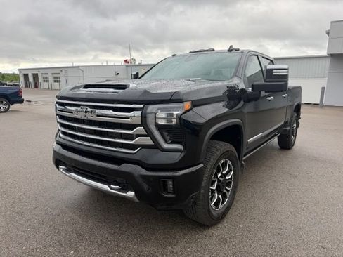 Used 2025 Chevrolet Silverado 3500 High Country w/ High Country Premium Package AWD/4WD image 3