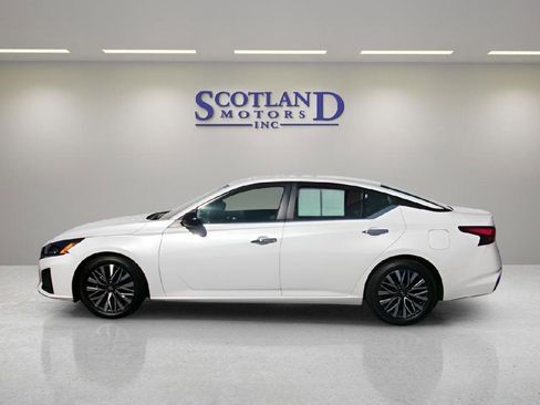Used 2024 Nissan Altima 2.5 SV FWD image 1