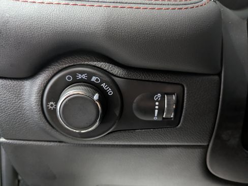 Used 2025 Dodge Durango GT AWD/4WD image 18