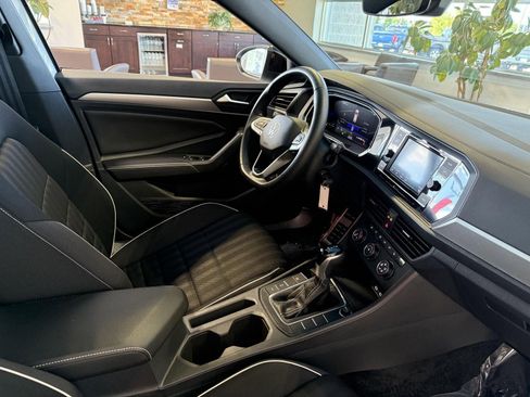 Used 2024 Volkswagen Jetta Sport image 13