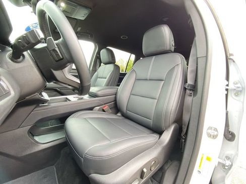 Used 2026 GMC Acadia Elevation w/ Elevation Premium Package FWD image 19