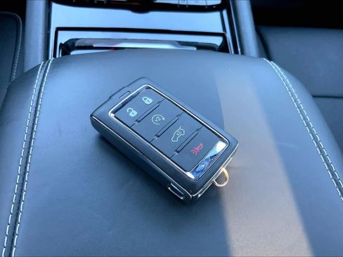 Used 2025 Jeep Grand Cherokee L Overland w/ Advanced Protech Group III image 15