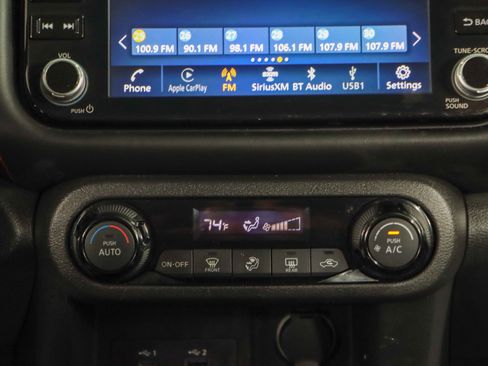 Used 2021 Nissan Kicks SR image 20