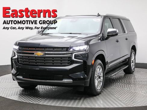 Used 2023 Chevrolet Suburban Premier image 1