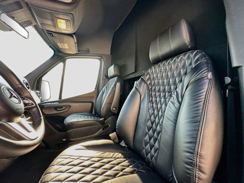 Used 2019 Mercedes-Benz Sprinter 170 image 21