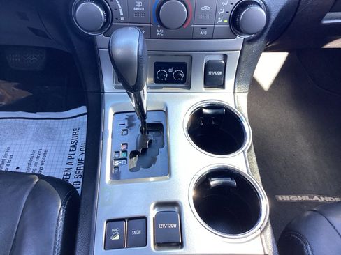 Used 2012 Toyota Highlander 4WD image 19
