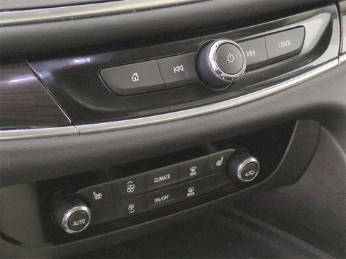 Certified 2019 Buick Enclave Essence image 11