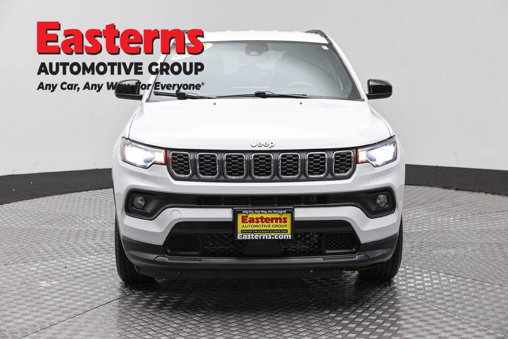 Used 2024 Jeep Compass Latitude AWD/4WD image 3