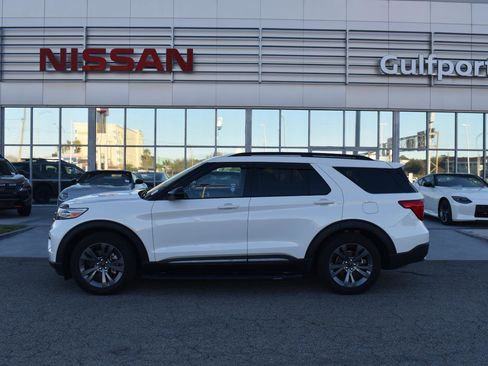 Used 2024 Ford Explorer XLT w/ Equipment Group 202A image 3