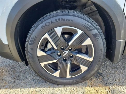 Certified 2025 Nissan Kicks SV w/ Illumination Package image 33