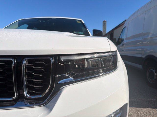 Used 2023 Jeep Grand Cherokee Limited AWD/4WD image 9