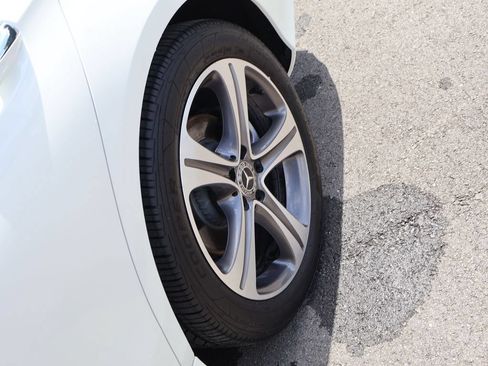 Certified 2017 Mercedes-Benz E 300 4MATIC image 39