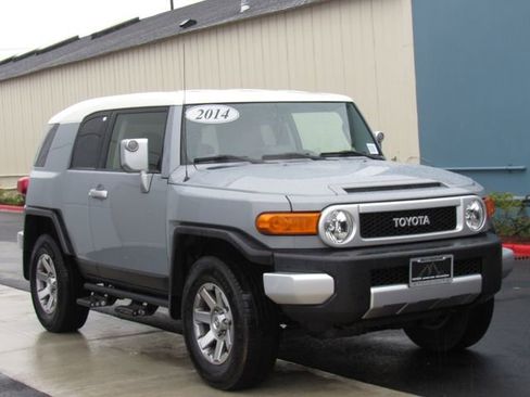 Used 2014 Toyota FJ Cruiser 4WD w/ Upgrade Package image 2
