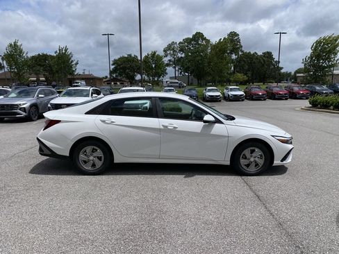 New 2026 Hyundai Elantra SE FWD image 9