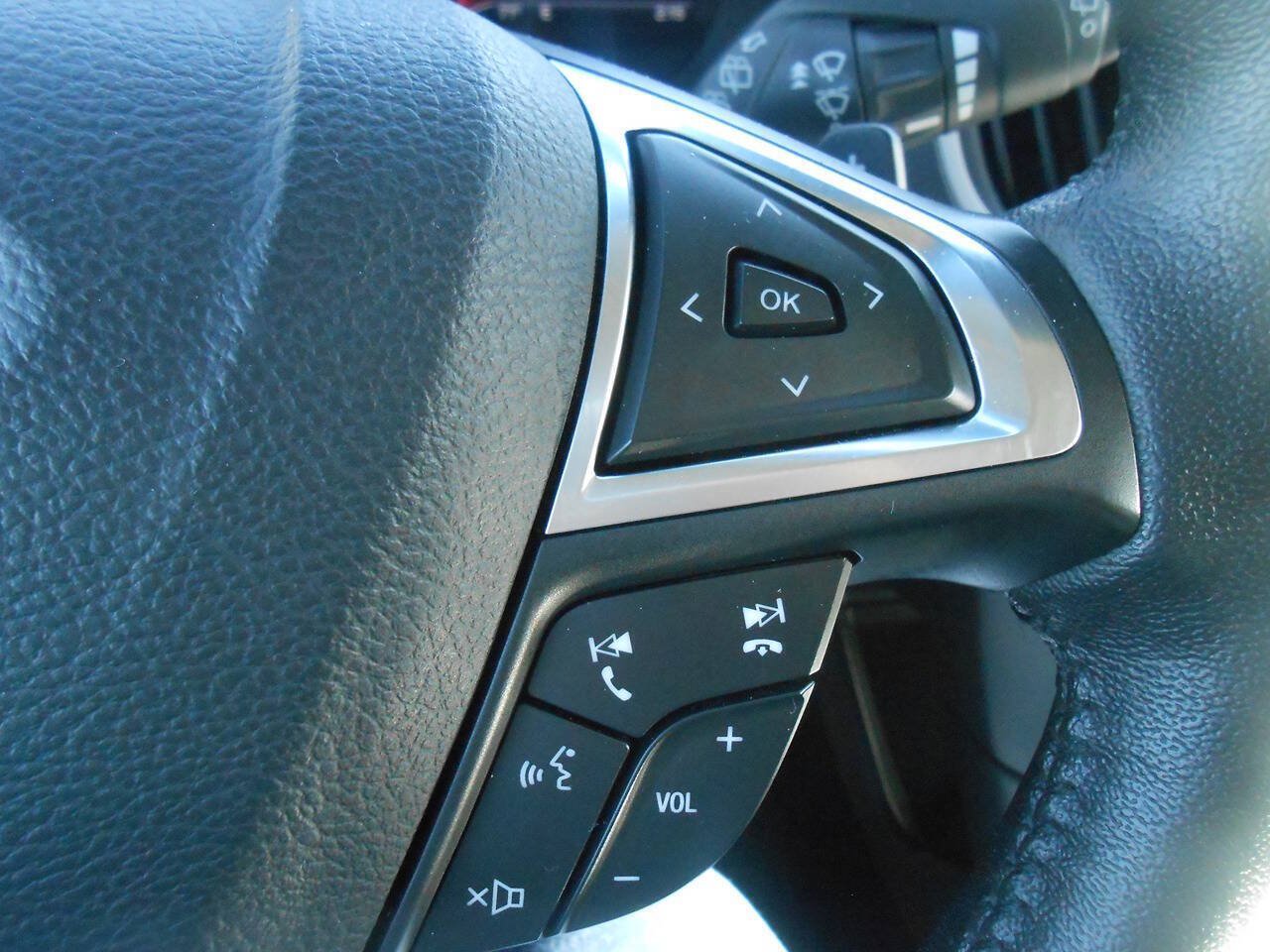 Used 2018 Ford Edge SEL w/ Equipment Group 201A AWD/4WD image 17