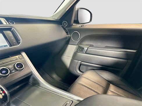 Used 2016 Land Rover Range Rover Sport SE image 23