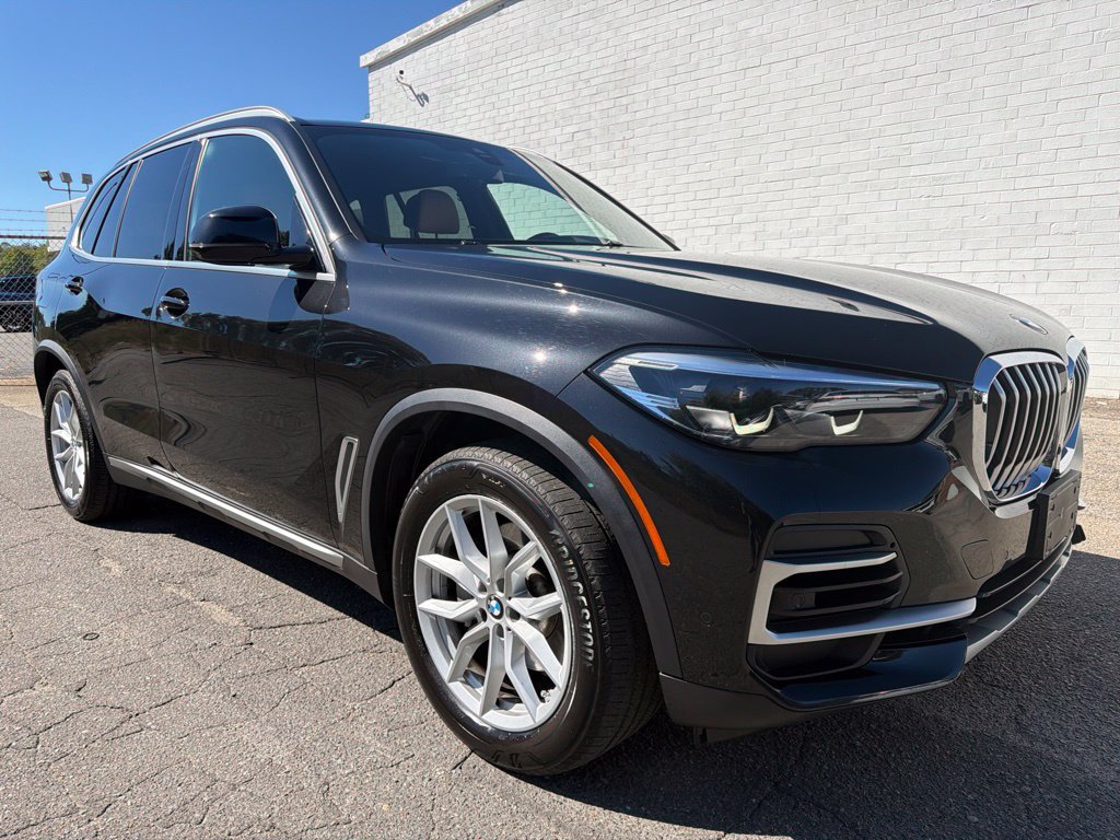 Used 2022 BMW X5 xDrive40i w/ Parking Assistance Package AWD/4WD image 8