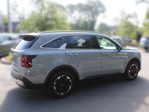 Certified 2024 Kia Sorento S w/ Panoramic Sunroof Package FWD image 13