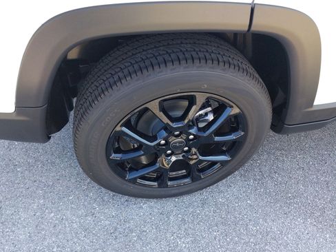 New 2025 Jeep Compass Latitude w/ Sun & Sound Group image 21