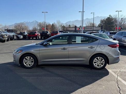 Used 2017 Hyundai Elantra SE image 4