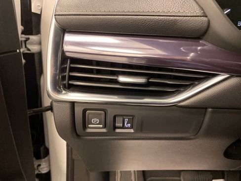 Used 2022 Cadillac XT4 Luxury w/ Cold Weather Package AWD/4WD image 16