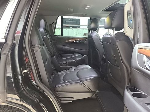 Used 2019 Cadillac Escalade Luxury image 9