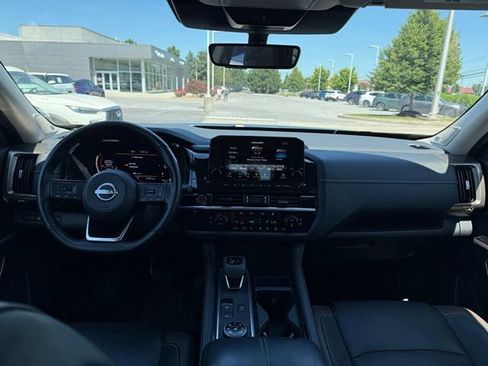 Used 2023 Nissan Pathfinder Platinum w/ Lighting Package (N93) AWD/4WD image 2