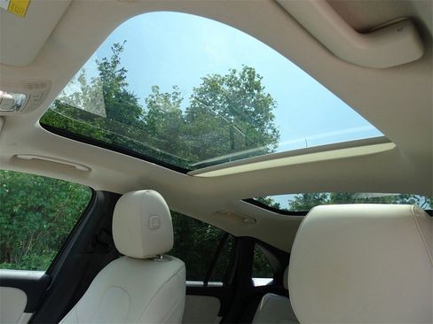 Used 2023 Mercedes-Benz GLA 250 4MATIC image 11