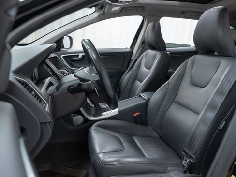Used 2015 Volvo XC60 T6 w/ Proximity Package FWD image 13