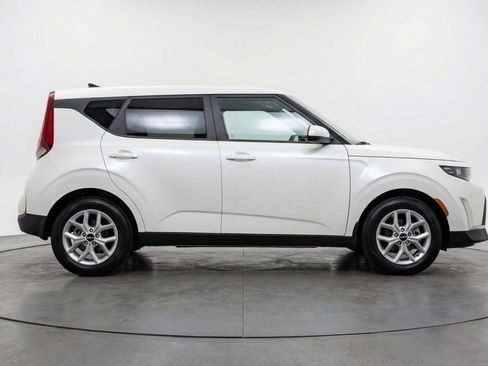 Used 2025 Kia Soul LX w/ LX Technology Package image 11