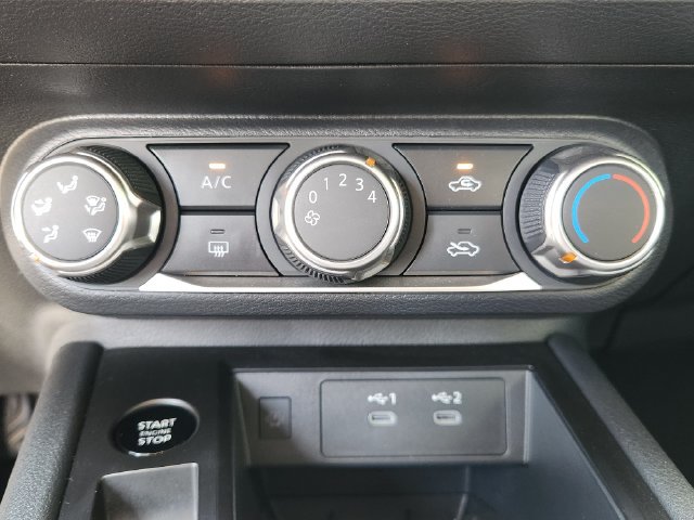 Used 2025 Nissan Kicks SV FWD image 19