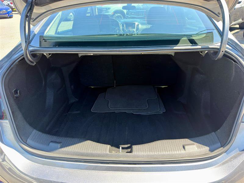 Used 2018 Chevrolet Cruze LT w/ Sun And Sound Package FWD image 5