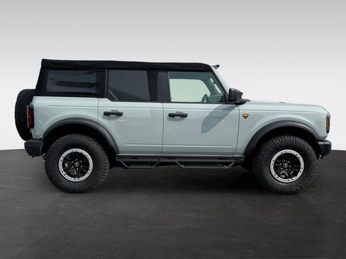 Used 2022 Ford Bronco Badlands w/ Sasquatch Package AWD/4WD image 4