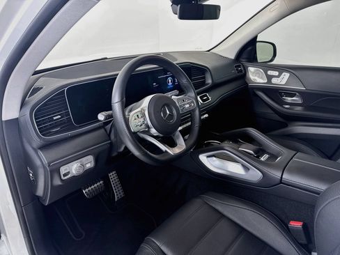 Used 2023 Mercedes-Benz GLS 580 4MATIC image 10