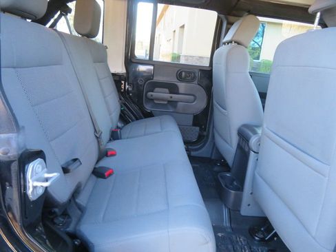 Used 2009 Jeep Wrangler Unlimited Rubicon w/ Dual Top Group image 26