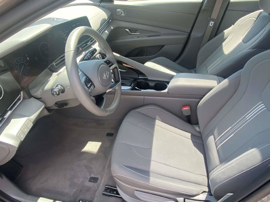 Used 2024 Hyundai Elantra SEL w/ Convenience Package FWD image 17