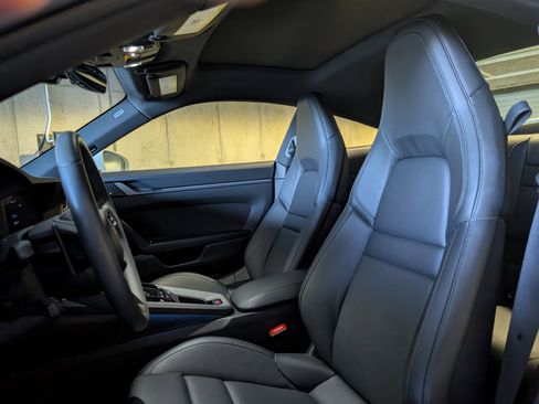 Used 2025 Porsche 911 Carrera image 5