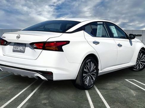 Used 2025 Nissan Altima 2.5 SV image 13