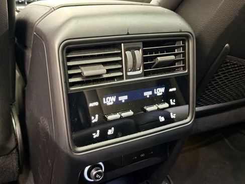 Certified 2024 Porsche Cayenne Coupe AWD/4WD image 27