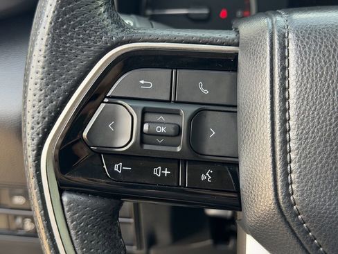 Used 2022 Toyota Tundra SR5 w/ SR5 Premium Package RWD image 24