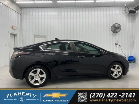 Used 2017 Chevrolet Volt LT w/ Comfort Package FWD image 2