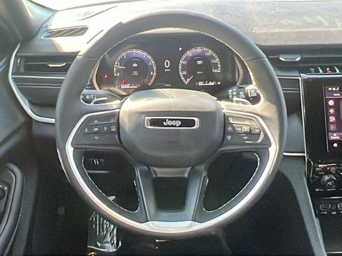 New 2025 Jeep Grand Cherokee L Laredo image 18