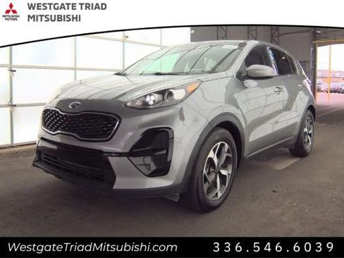 Used 2021 Kia Sportage LX image 2