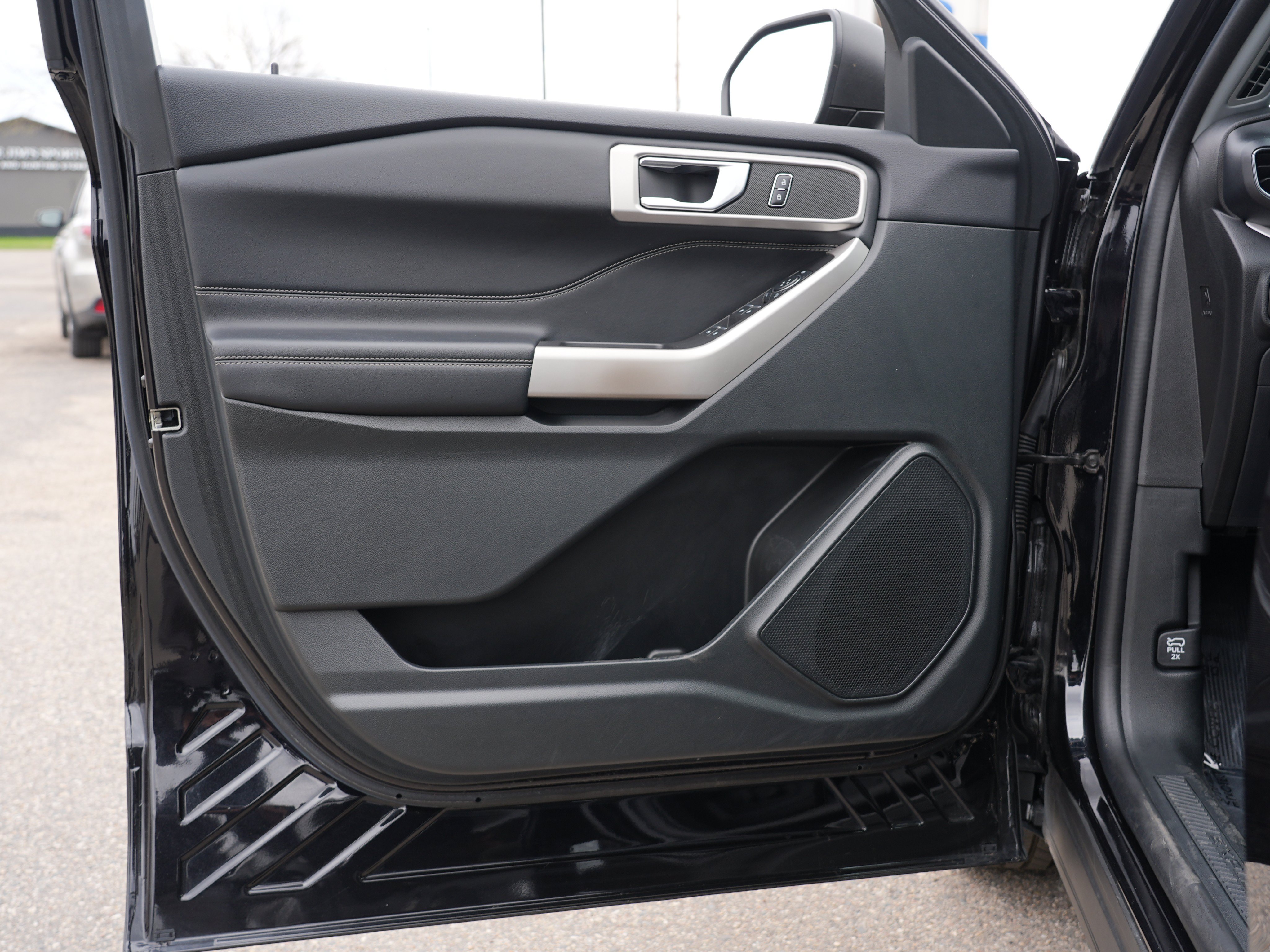 Used 2023 Ford Explorer XLT w/ Equipment Group 202A AWD/4WD image 16