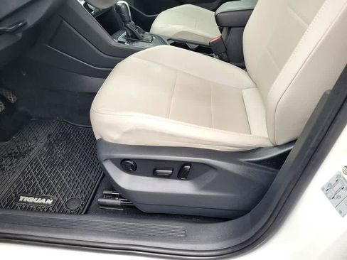 Used 2021 Volkswagen Tiguan SE w/ Panoramic Sunroof Package image 17