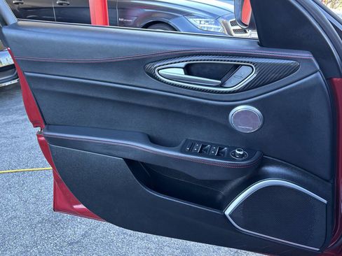 Used 2017 Alfa Romeo Giulia Quadrifoglio image 18