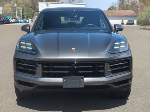 Used 2024 Porsche Cayenne AWD/4WD image 9